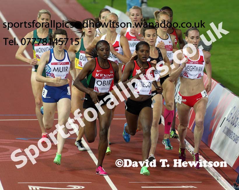 Laura Weightman (England) goes into the lead in the 1500 metres. Photo: David T. Hewitson/Sports for All Pics